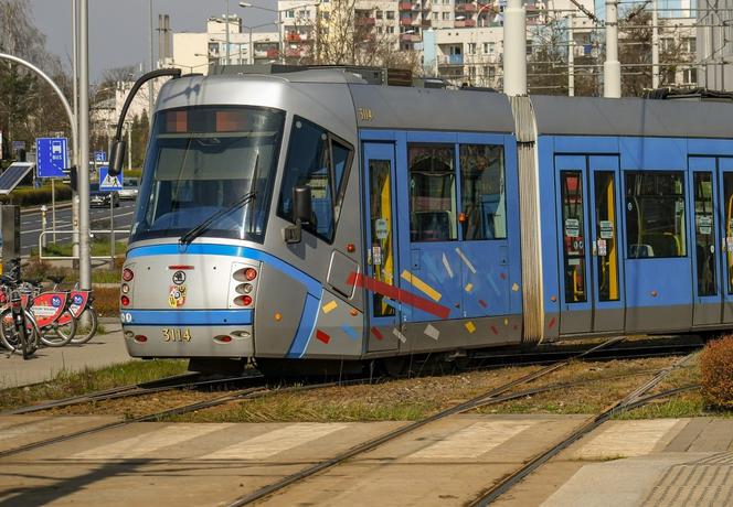 Kobieta wpadła pod tramwaj