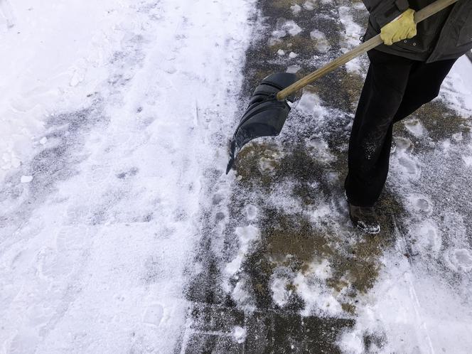 chodnik, instalacje przeciwoblodzeniowe
