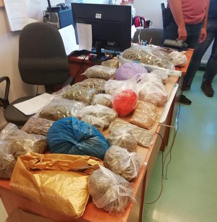 Zlikwidowano „hurtownię” narkotyków. Para w swoim mieszkaniu miała ich 14 kilogramów!