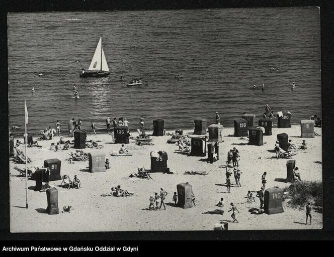 Golizna na plaży w czasch PRL
