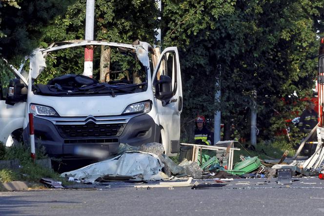 Częstochowa. Wybuch butli z gazem w aucie zabił 2 osoby. Akcja może potrwać dobę