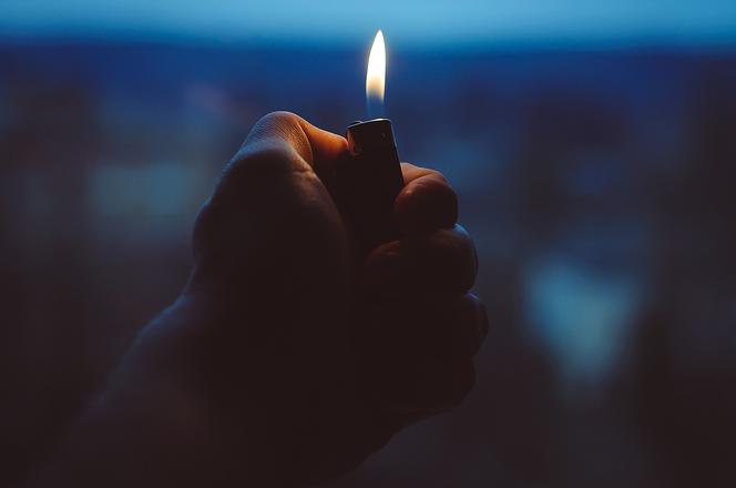 Olsztyn: KOSZMAR na Gałczyńskiego. Mężczyzna PODPALIŁ SIĘ na ulicy i ZGINĄŁ