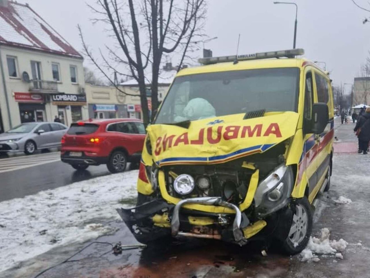 Wypadek Karetki W Radomiu Jecha A Na Sygnale Trzy Osoby W Szpitalu