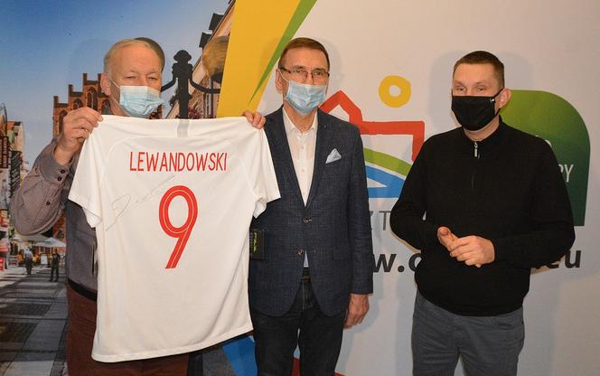 Licytacje WOŚP 2021. W Olsztynie można wylicytować koszulkę Roberta Lewandowskiego
