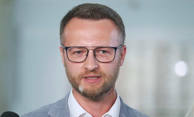 Poseł Szramka przeszedł koronawirusa. O tym, że jest chory zorientował się w czasie robienia obiadu!