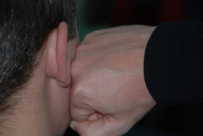 Dwaj mężczyźni brutalnie pobili swojego współlokatora! Potem zrobili coś strasznego