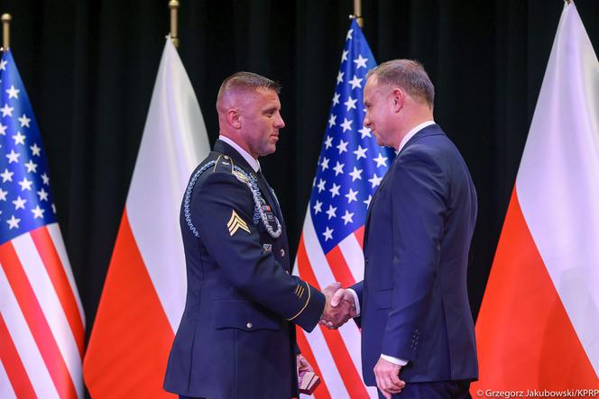 Prezydent odznaczył bohatera i Polonię