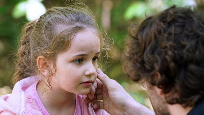 Barwy szczęścia, odcinek 2138: Wstrząsająca relacja pedofila. Skrzywdził Paulinkę?