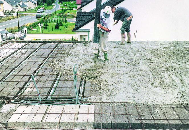 Zalewanie stropu betonem