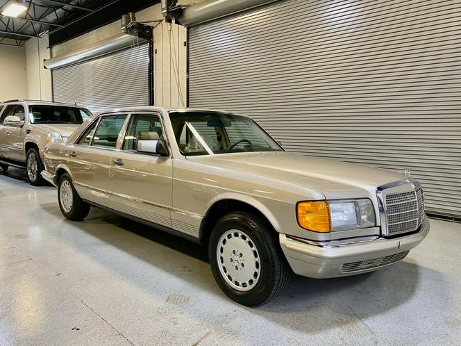 Mercedes W126 z przebiegiem 4696 km
