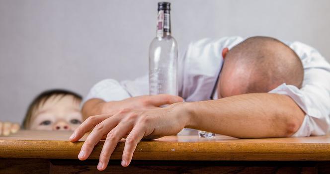 Pijani rodzice opiekowali się dzieckiem