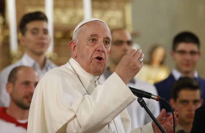 Papież Franciszek zakazuje zmiany płci