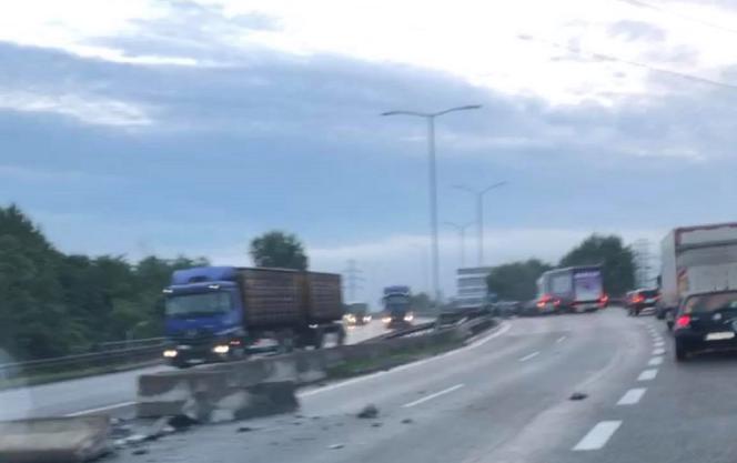 Korki na DTŚ w Katowicach po serii trzech kolizji