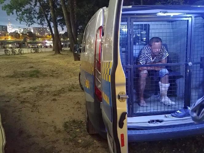 Straszył plażowiczów zakrwawionym nożem