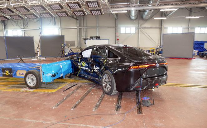 Toyota Mirai rozbita przez Euro NCAP