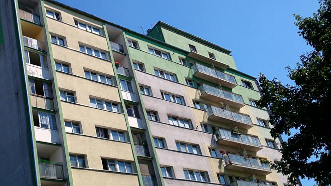56-latka zmarła podczas opalania na balkonie