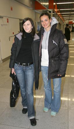 Jelena Isinbajewa z Moniką Pyrek (r. 2007)