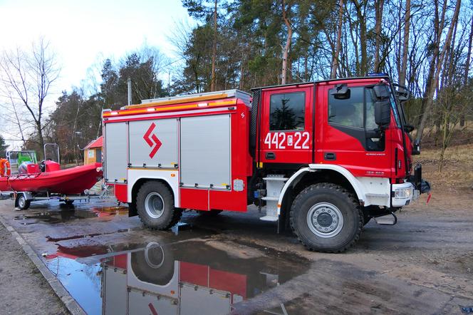 Koszmar w Ludwikowie! Samochód wpadł do rzeki i zatonął. Czy są ofiary?