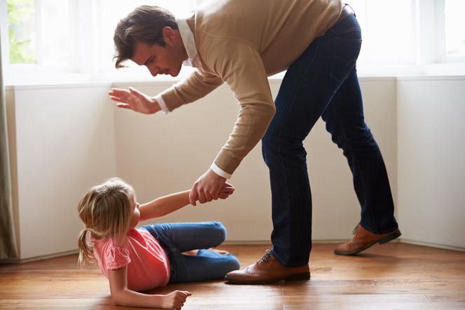 pedofilia, znęcanie się na dziećmi, dziecko