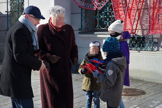 Prezydent Gliwic paradował w centrum miasta bez maseczki. Teraz skończy na komendzie!