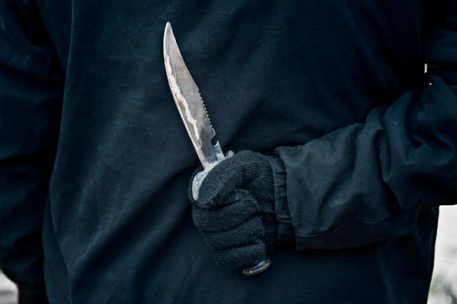 Myślenice. Grozili ekspedientce nożem. Nie chciała dać im towaru na zeszyt