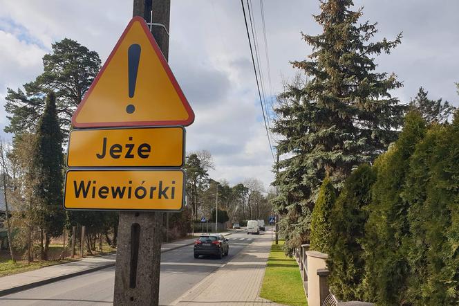 Pomarańczowe znaki ostrzegające
