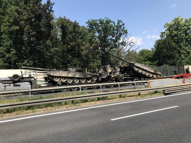 Pożar czołgów na autostradzie A6
