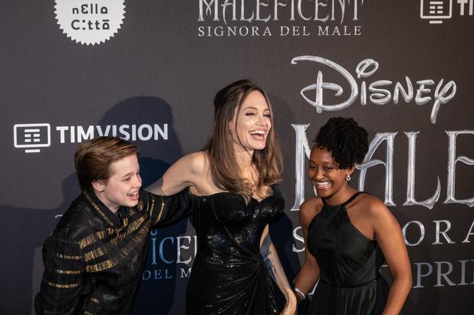 Angelina Jolie, Shiloh i Zahara na premierze filmu Czarownica 2