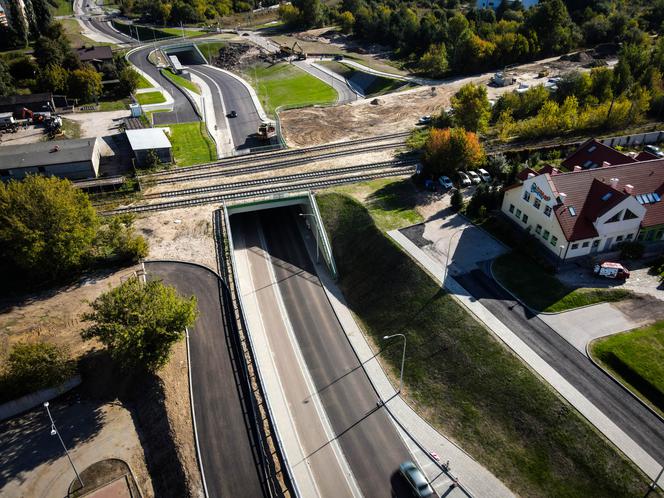 Ul. Klepacka. Tunel już otwarty, ale prace nadal trwają