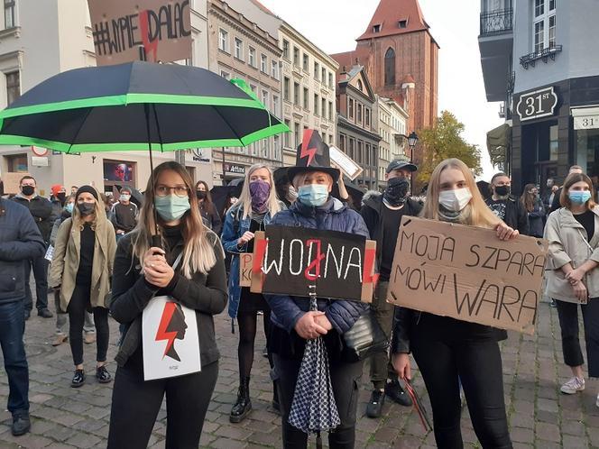 Strajk kobiet w Toruniu - tak wyglądał w poniedziałek