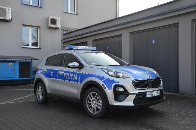 Mszana Dolna. Wielkie rozczarowanie! Policjanci dostali stary samochód zamiast nowego