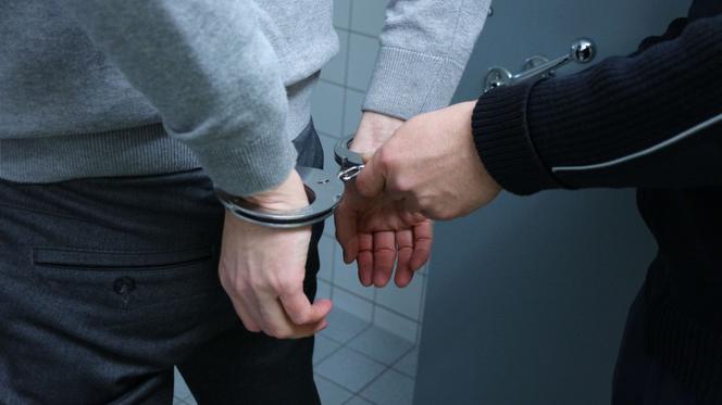 Napad na hotel w Krośnie. STERRORYZOWAŁ recepcjonistkę, UKRADŁ pieniądze