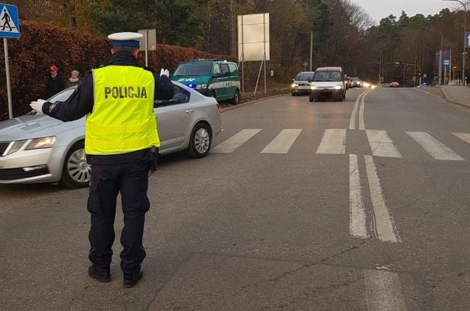 Wszystkich Świętych w Olsztynie. Jak dojechać na cmentarze 1 listopada? Zmiany w organizacji ruchu