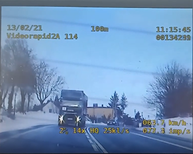 Chciał być miły dla innych kierowców, ale spotkała go KARA! Wszystko się nagrało!