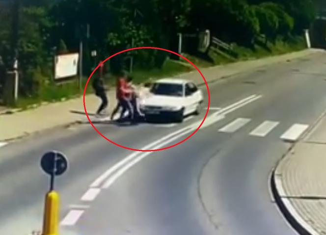 Myślenice. Kobieta potrącona na przejściu dla pieszych. Jest nagranie