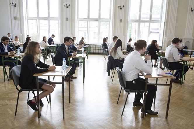 Matura i egzamin ósmoklasisty 2021 na nowych zasadach. MEN mówi o poszkodowanych uczniach