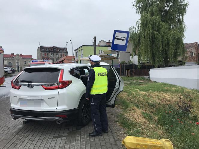 SUV-em wjechał w przystanek autobusowy