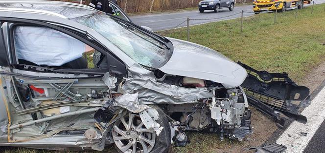 Mechanik rozbił luksusowe Infiniti i wjechał w samochód z dziećmi