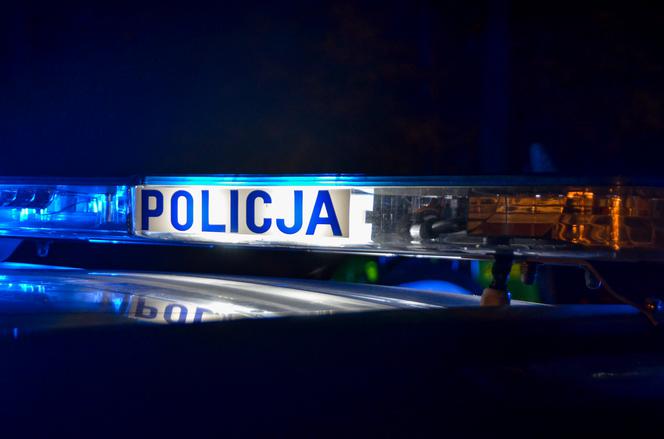 Jechał slalomem i trąbił, kiedy szedł z maszyny upadł na ziemię! 62-latek był pijany BELA