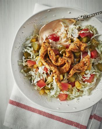 Sałatka gyros: przepis na sałatkę z kurczaka