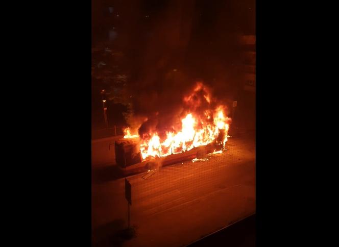 Bytom. Pożar autobusu na ul. Konstytucji
