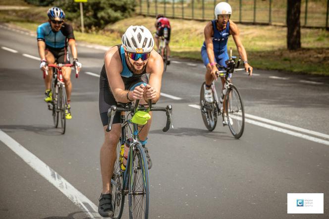 Bełchatów: Triathloniści na trasie, w mieście utrudnienia dla kierowców i podróżnych MZK