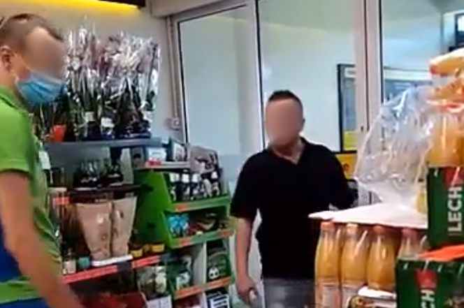 Kraków: Wielka awantura w Biedronce, pluł i wyzywał ochroniarza. Akcja policji