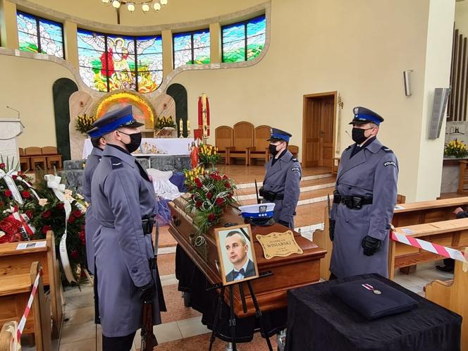 Sosnowiec: 3-letni szkrab musiał pożegnać tatę. Policjant Stanisław Winiarski zmarł przez koronawirusa