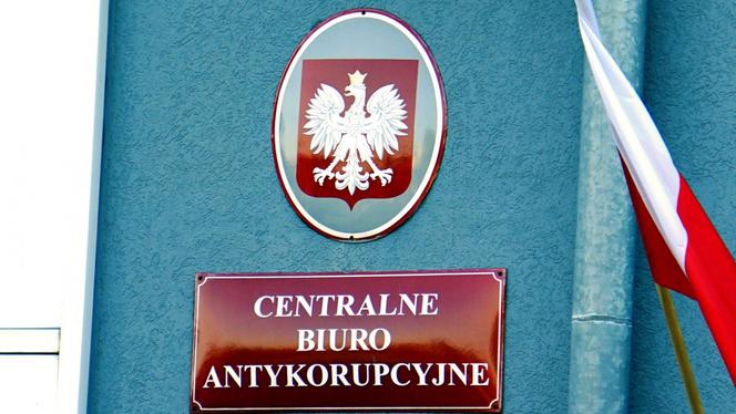 CBA zatrzymało przedsiębiorcę. Miał wręczać łapówki w zamian za pomoc w uzyskaniu Karty Polaka