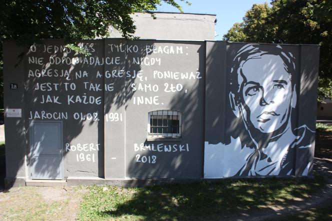 Mural w Jarocinie poświęcony Robertowi Brylewskiemu