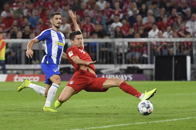 Robert Lewandowski najpierw strzelał, potem całował