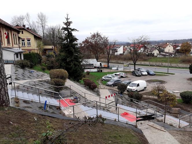 Kończy się remont schodów pomiędzy ulicą Matejki, a Bulwarem Narwiku