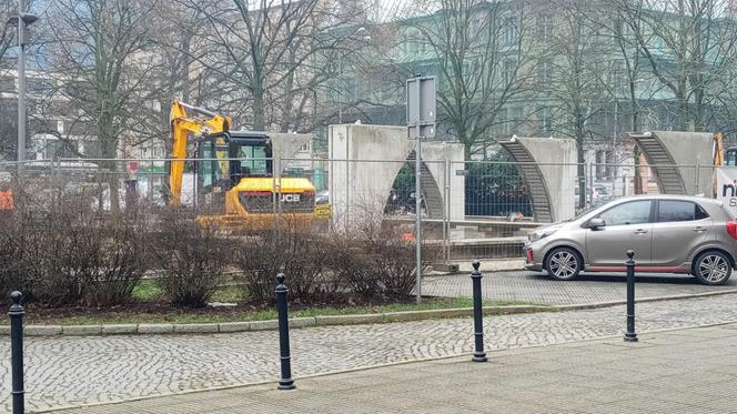 Remont fontanny na placu Zwycięstwa