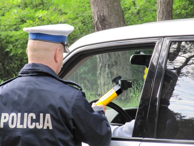 Były tak pijane, że jedna jechała wężykiem, druga zapomniała o pasach! Ile wydmuchała 75- i 48-latka? Nie uwierzysz!